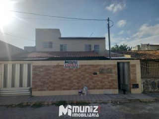 Vende-se Casa de 2 Pavimentos no Bairro Luzia