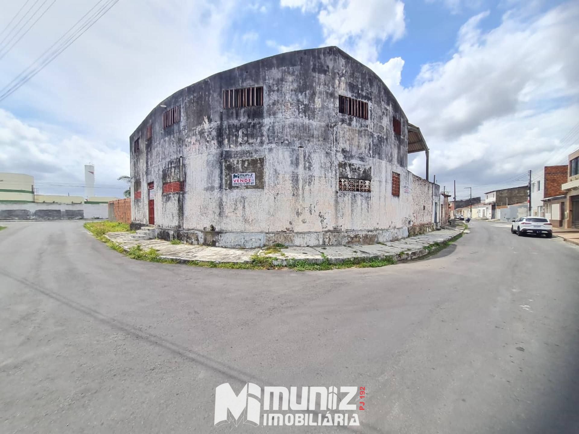 VENDE-SE PREDIO COMERCIAL FUNCIONAVA UM COLEGIO