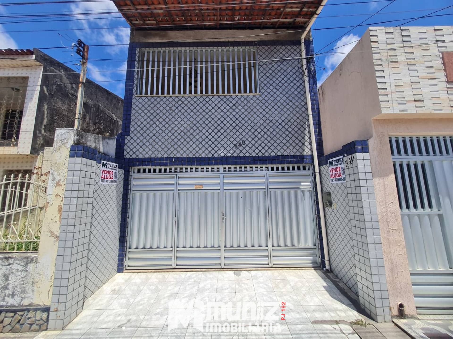 vende-se casa com 2 pavimentos