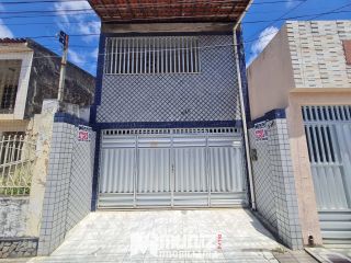 vende-se casa com 2 pavimentos