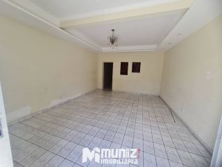 vende-se casa com 2 pavimentos