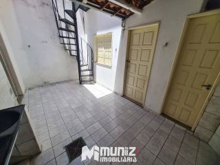 vende-se casa com 2 pavimentos