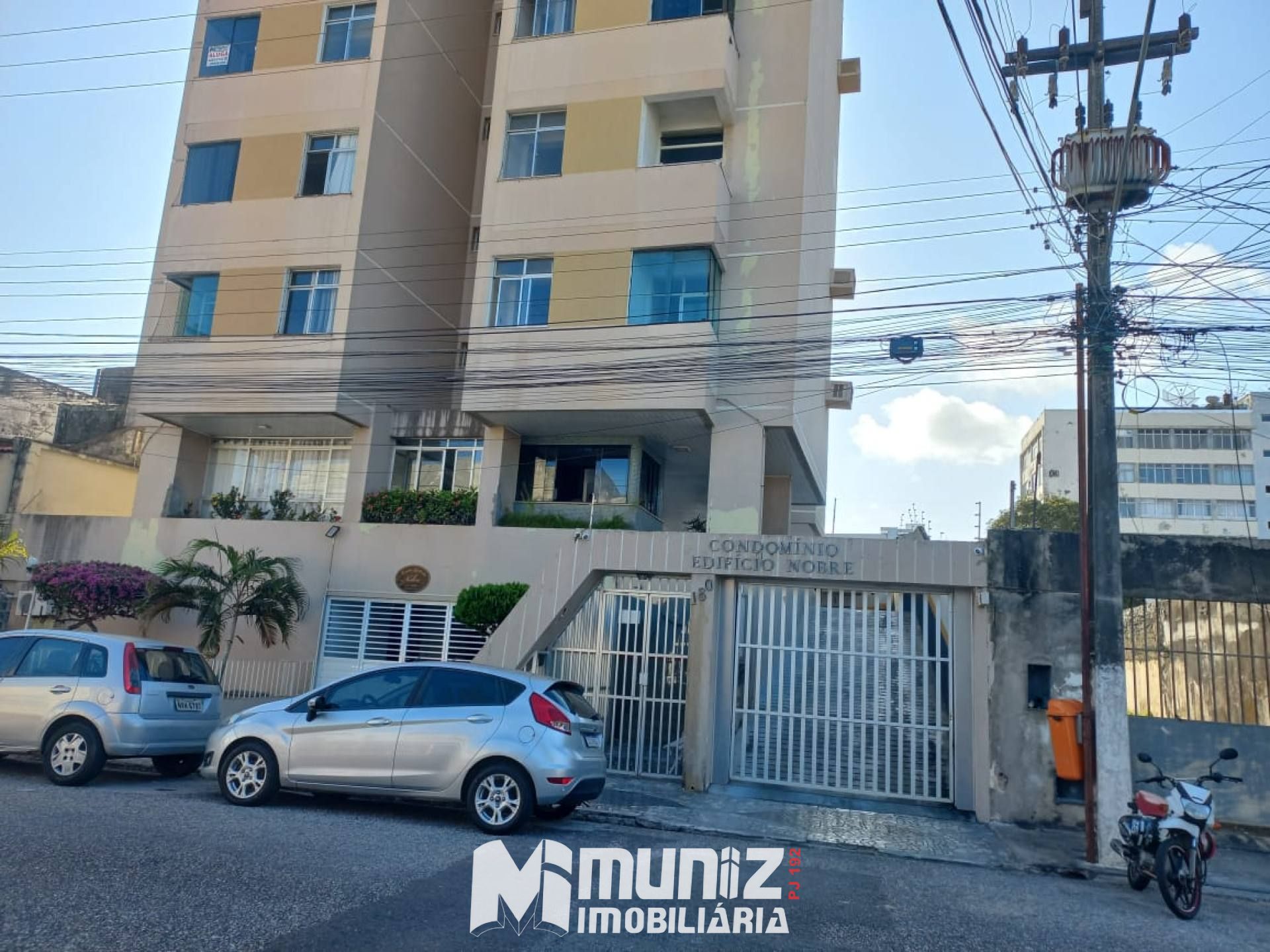 ALUGA-SE OTIMO APARTAMRNTO NO EDF. NOBRE