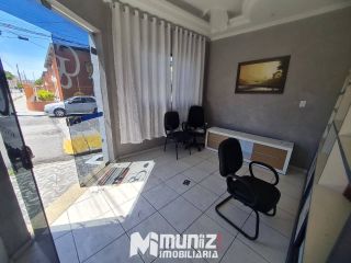 ALUGA-SE  CASA COMERCIAL C/ 03 PAVIMENTOS