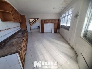 ALUGA-SE  CASA COMERCIAL C/ 03 PAVIMENTOS