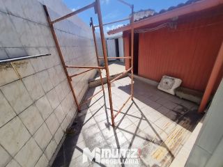 ALUGA-SE  CASA COMERCIAL C/ 03 PAVIMENTOS