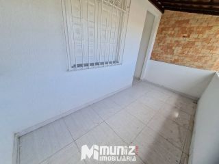 ALUGA-SE APARTAMENTO P/SUPERIOR