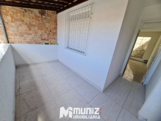 ALUGA-SE APARTAMENTO P/SUPERIOR