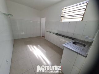 ALUGA-SE APARTAMENTO P/SUPERIOR