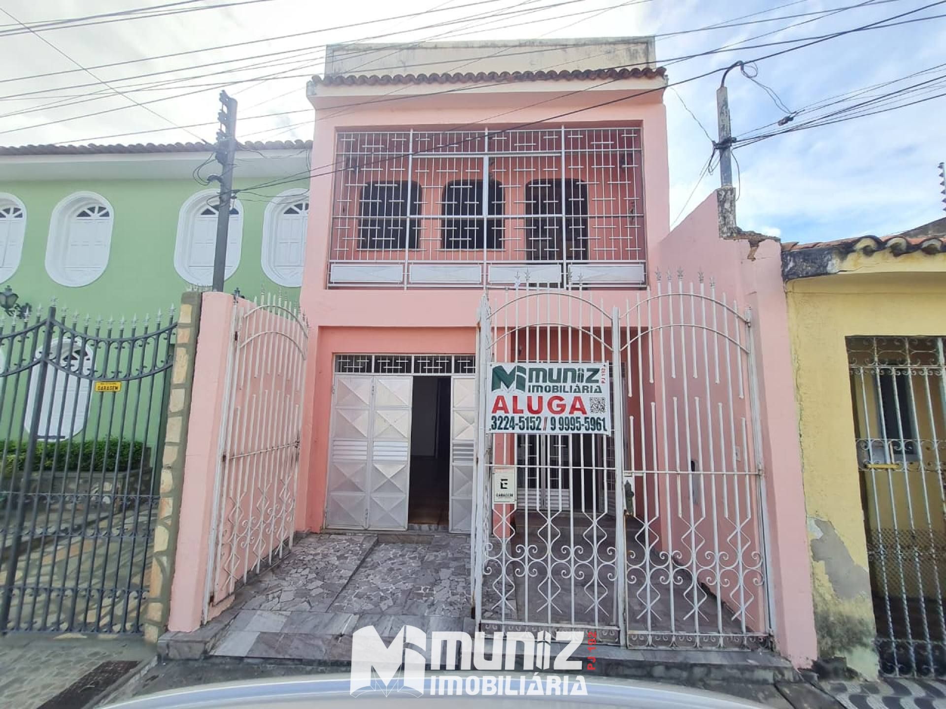 Casa Para Alugar c/ 2 pavimentos - bairro São José em Aracaju