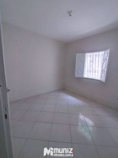 Vende-se Casa com 3 quartos 1 suítes no bairro Aeroporto