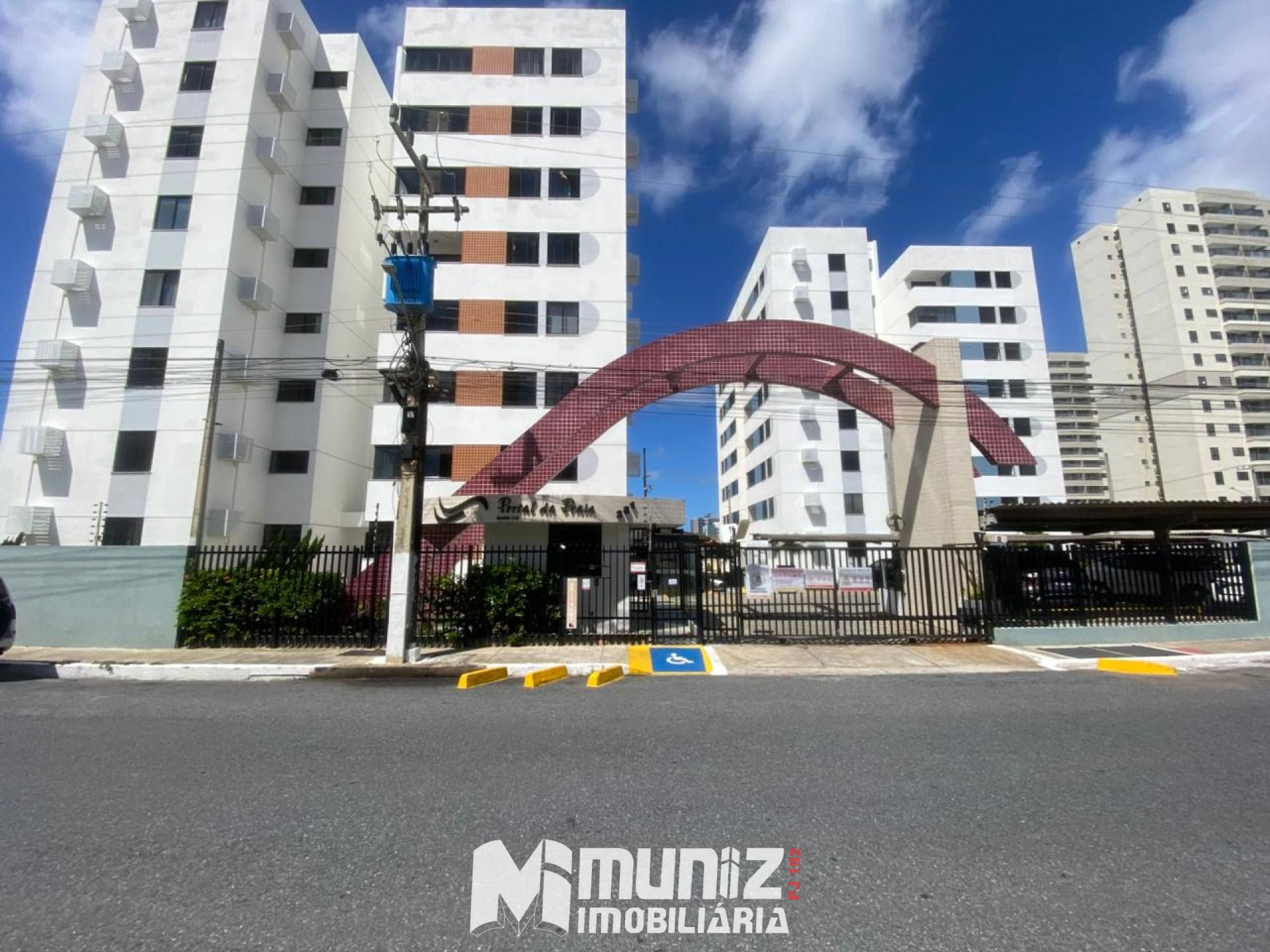 Apartamento Para Alugar no Cond. Portal da Praia no bairro Coroa do Meio