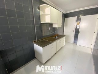 Apartamento Para Alugar no Edifício Casa Blanca no bairro Coroa do Meio