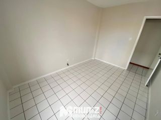Apartamento Para Alugar no Edifício Casa Blanca no bairro Coroa do Meio