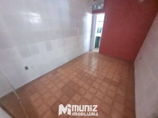 VENDE-CASA COM 02 PAVIMENTOS