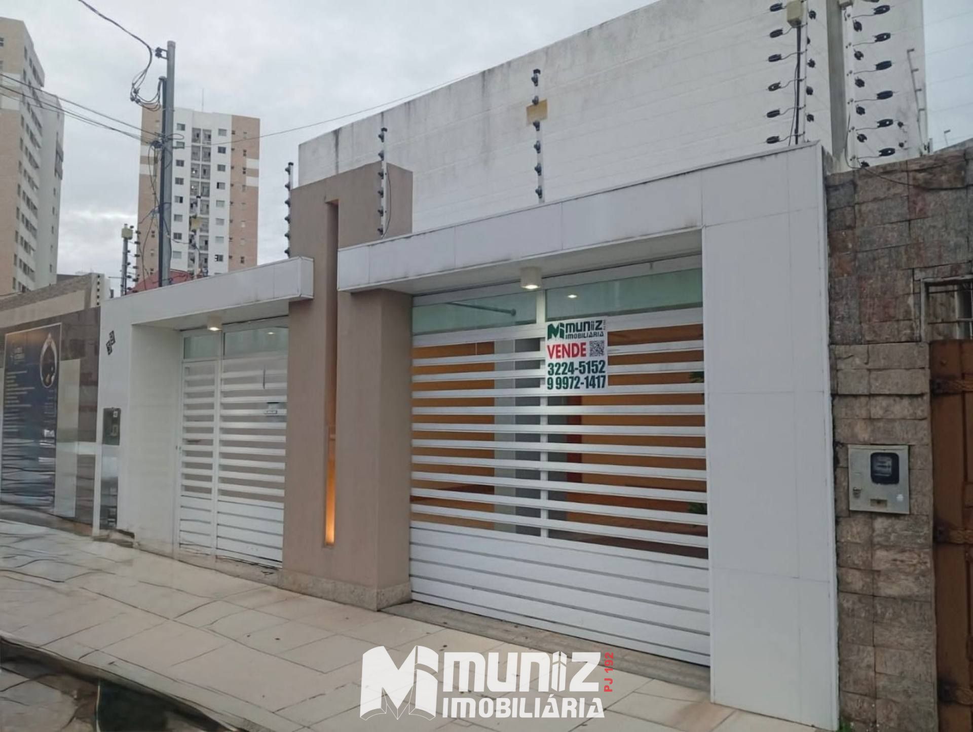 Aluga-se casa com 4 quartos 2 suítes no bairro Luzia em Aracaju