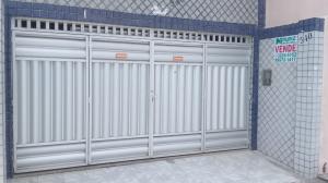 VENDE-SE CASA NA AV. CARLOS BURLAMARQUI