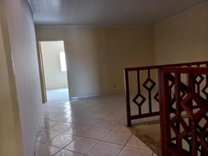 VENDE-SE CASA NA AV. CARLOS BURLAMARQUI