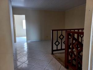 VENDE-SE CASA NA AV. CARLOS BURLAMARQUI