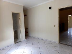 VENDE-SE CASA NA AV. CARLOS BURLAMARQUI