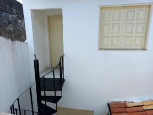 VENDE-SE CASA NA AV. CARLOS BURLAMARQUI