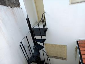 VENDE-SE CASA NA AV. CARLOS BURLAMARQUI