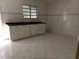 VENDE-SE CASA NA AV. CARLOS BURLAMARQUI