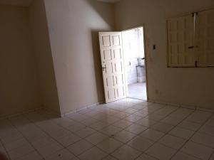 VENDE-SE CASA NA AV. CARLOS BURLAMARQUI