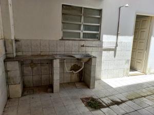 VENDE-SE CASA NA AV. CARLOS BURLAMARQUI