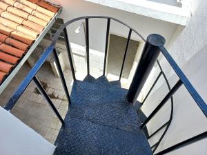 VENDE-SE CASA NA AV. CARLOS BURLAMARQUI