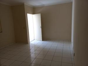 VENDE-SE CASA NA AV. CARLOS BURLAMARQUI