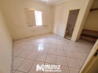 Casa Ampla Disponível Para Aluguel Na Avenida Carlos Burlamarqui