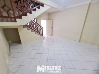 Casa Ampla Disponível Para Aluguel Na Avenida Carlos Burlamarqui