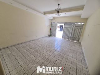 Casa Ampla Disponível Para Aluguel Na Avenida Carlos Burlamarqui