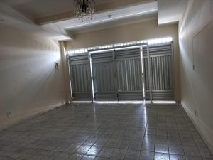 ALUGA-SE CASA NA AV. CARLOS BURLAMARQUI