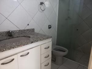 ALUGA-SE CASA NA AV. CARLOS BURLAMARQUI