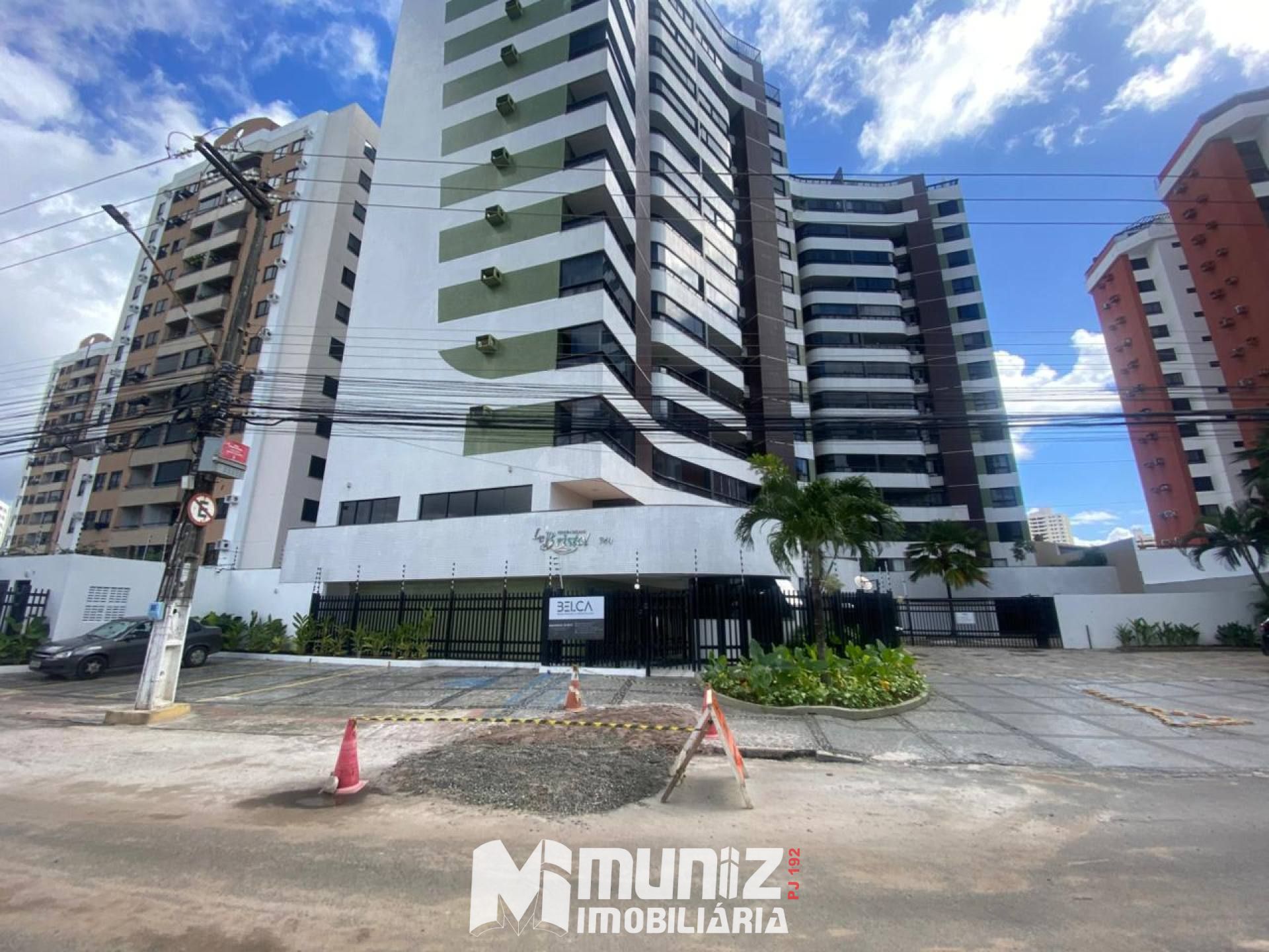 Apartamento Para Vender com 4 quartos 3 suítes no bairro Jardins em Aracaju