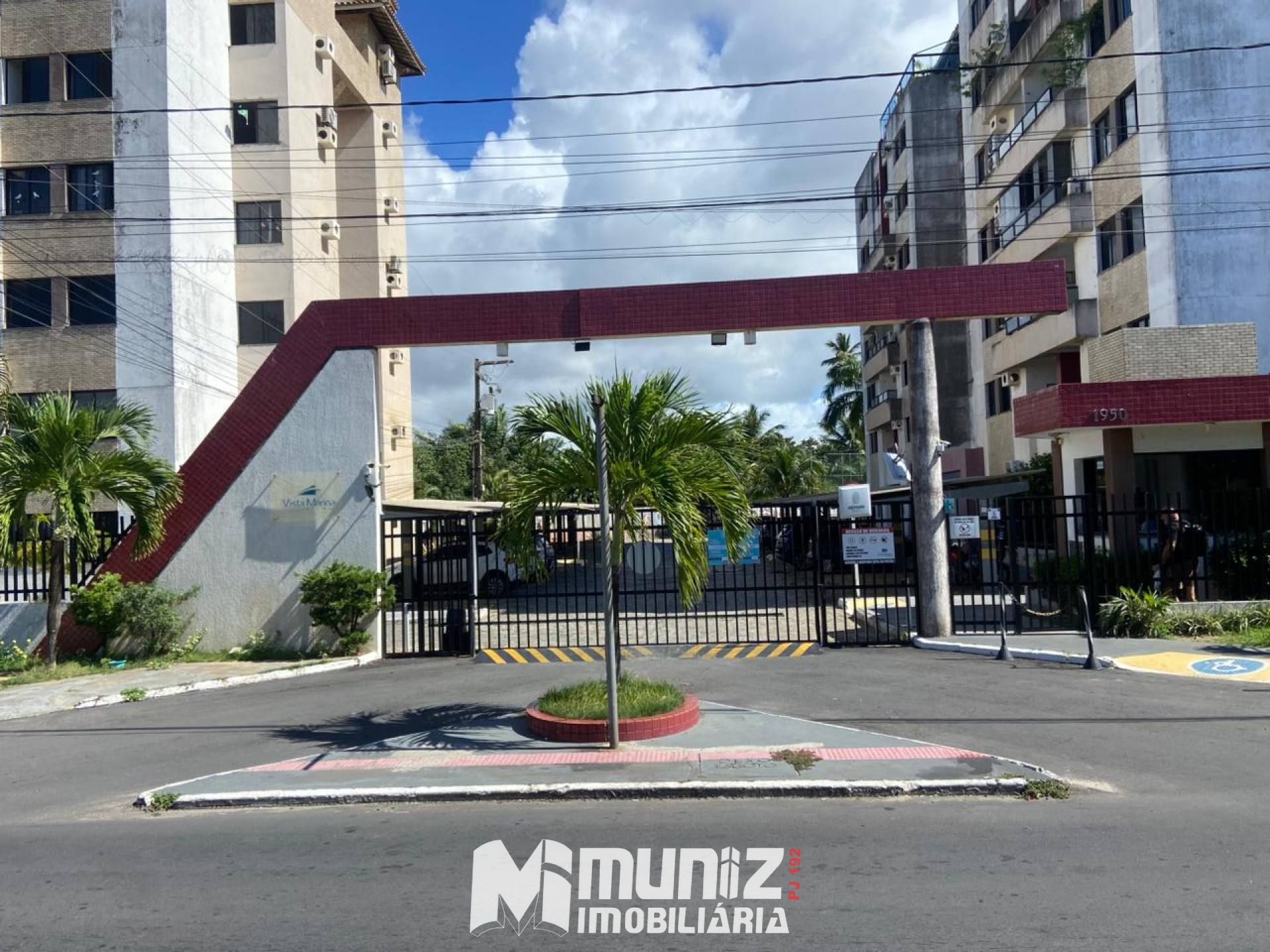 Apartamento Para Alugar com 3 quartos 1 suítes no bairro Aruana: SemiMobiliado em Aracaju