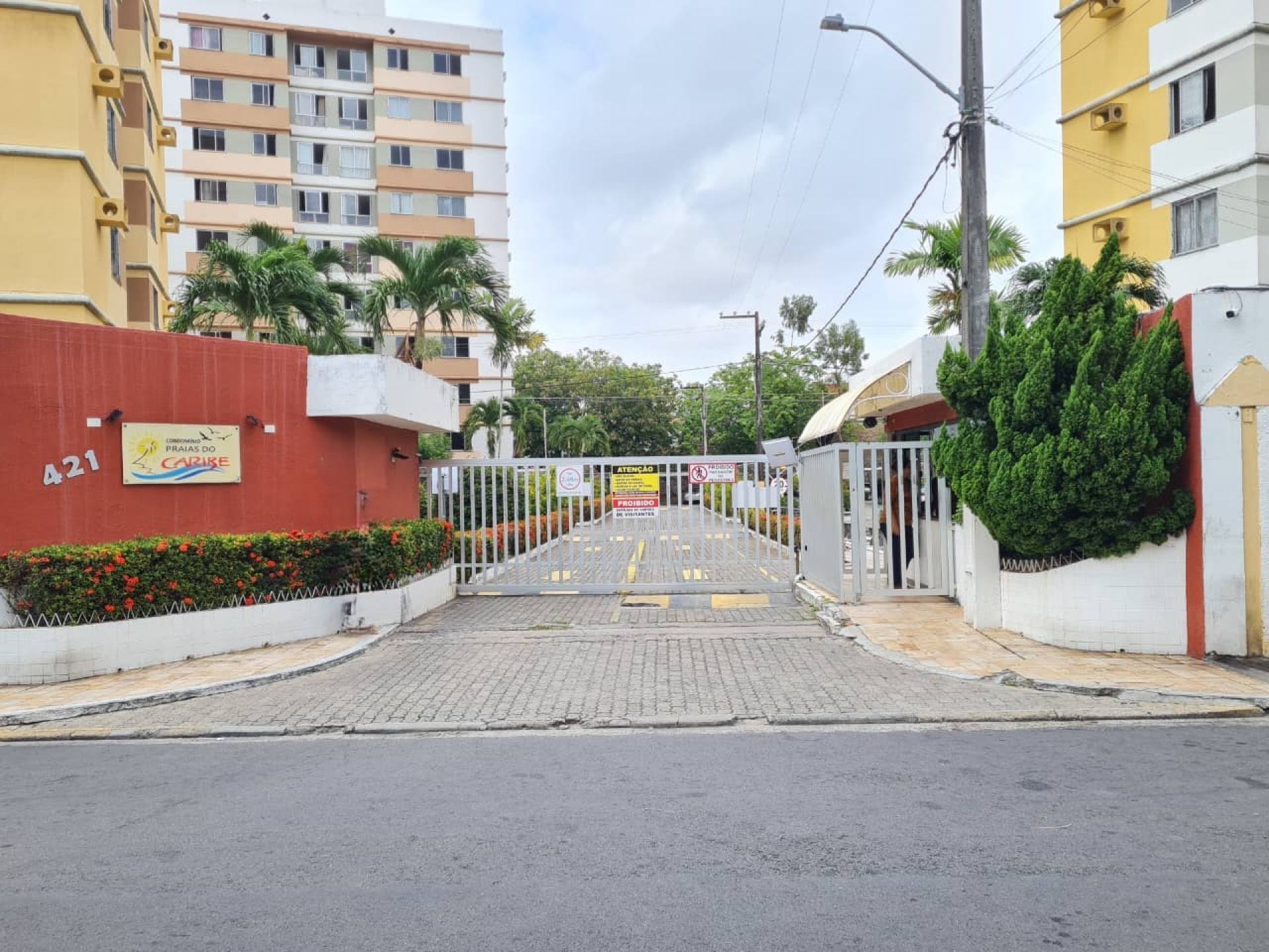 ALUGA-SE APTO NO COND. PRAIAS DO CARIBE