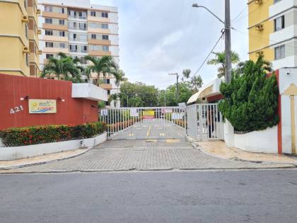 ALUGA-SE APTO NO COND. PRAIAS DO CARIBE