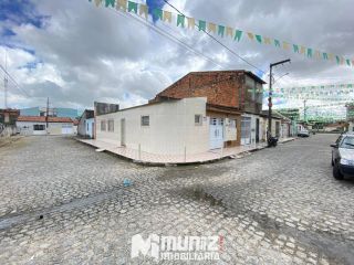 ALUGA-SE CASA NO BAIRRO OLARIA.