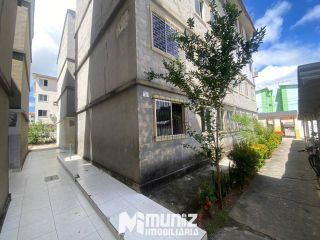 ALUGA-SE APARTAMENTO NO COND. PRAIAS DE SERGIPE, R$1.100,00 JÁ C/ O COND.