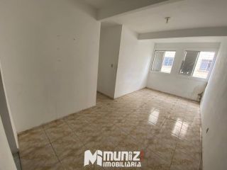 ALUGA-SE APARTAMENTO NO COND. PRAIAS DE SERGIPE, R$1.100,00 JÁ C/ O COND.