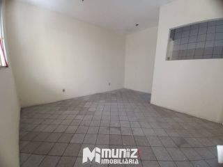 vende-se prédio residencial na Avenida Hermes Fontes