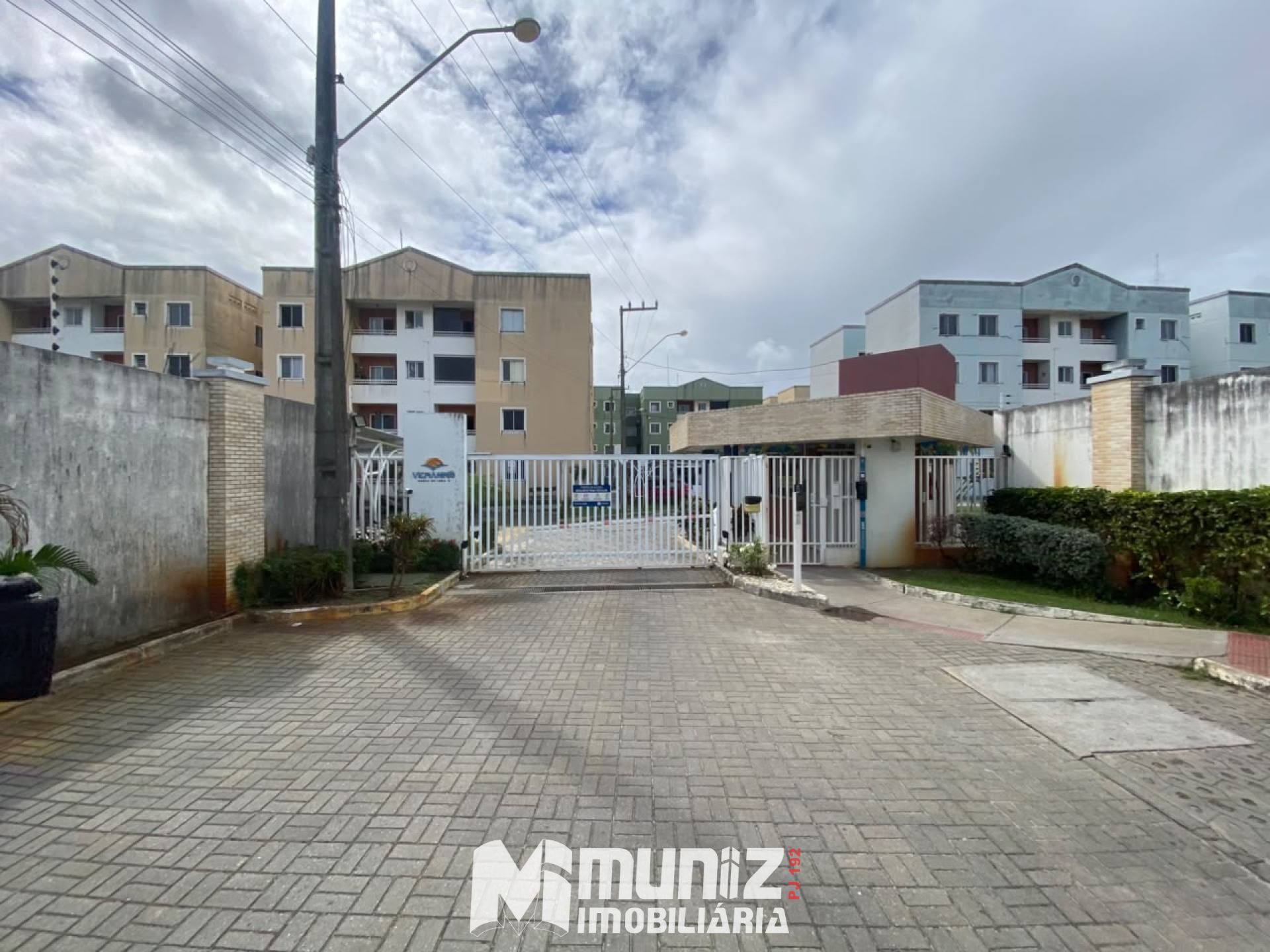 ALUGA-SE APT. 3/4 COND. VERANO  BARRA RESIDENCE
