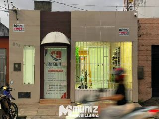 vende-se casa com piscina e 01 escritório ao lado no bairro Suissa
