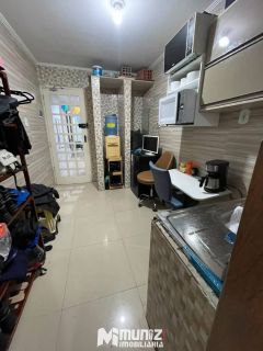 vende-se casa com piscina e 01 escritório ao lado no bairro Suissa