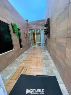 vende-se casa com piscina e 01 escritório ao lado no bairro Suissa