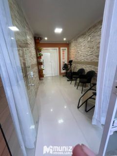 vende-se casa com piscina e 01 escritório ao lado no bairro Suissa