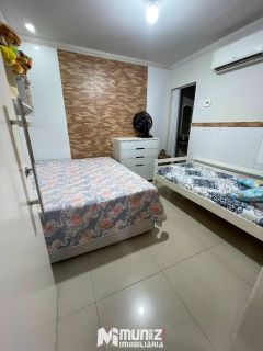 vende-se casa com piscina e 01 escritório ao lado no bairro Suissa